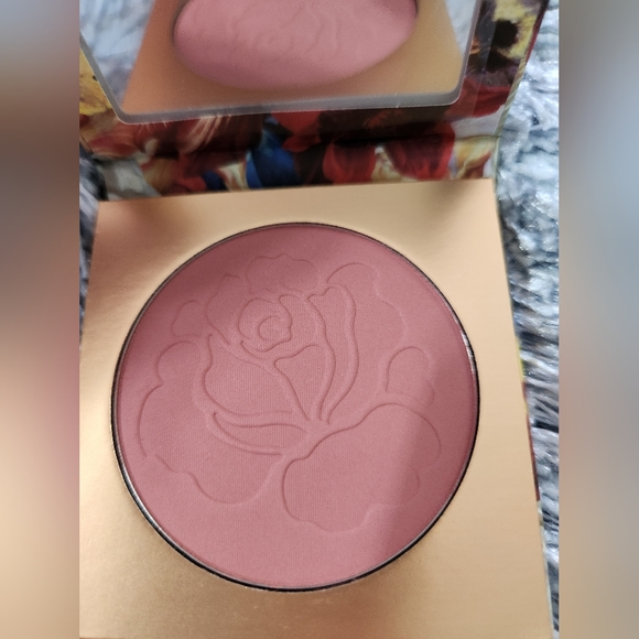 Colourpop Pressed Powder Blush Vogue - Picture 2 of 6